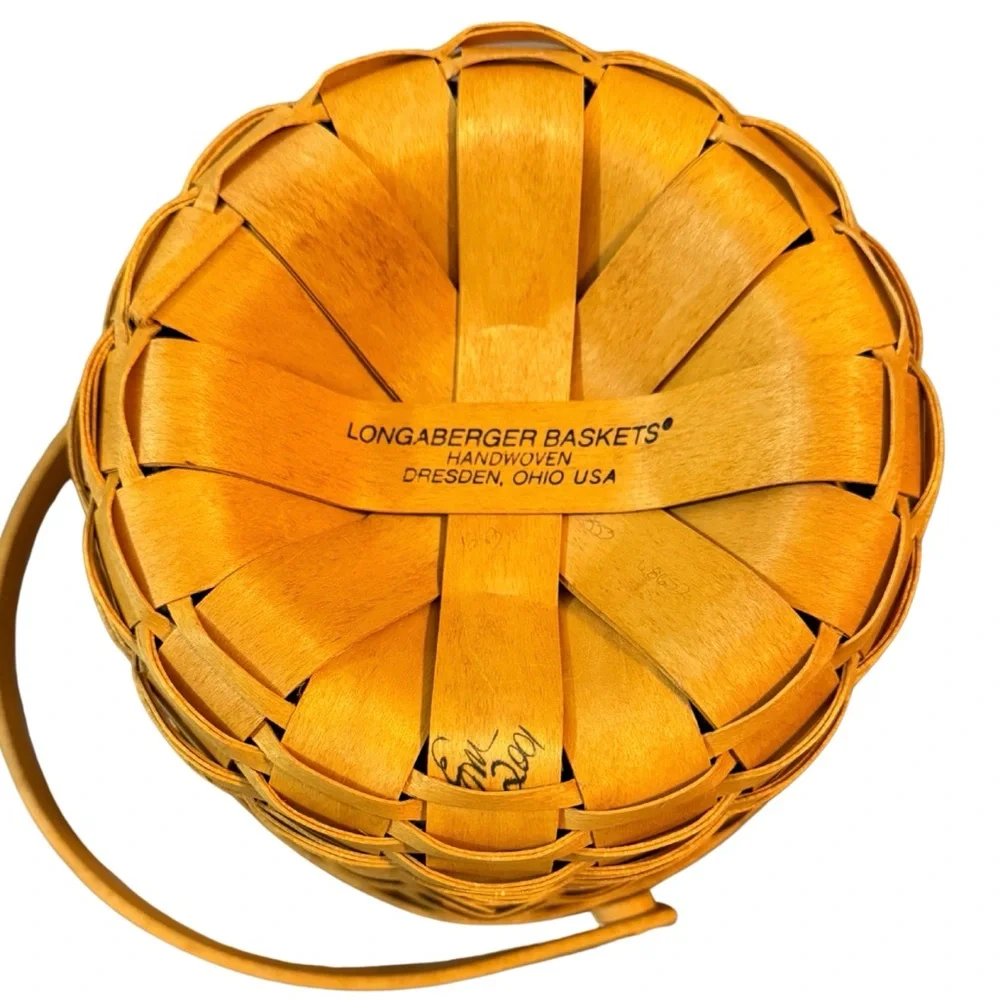 Longaberger Classic Authentic Medium Fruit Basket New in Original Packaging